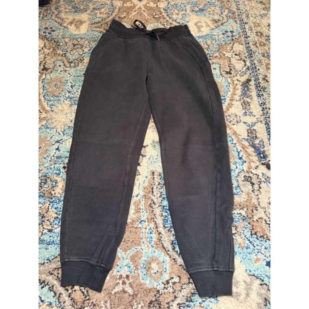 Lululemon Scuba Jogger 6